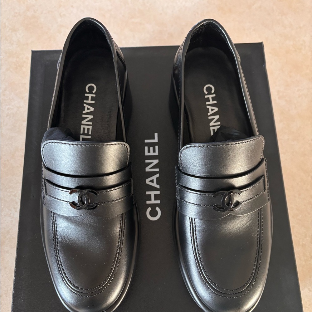 CHANEL Black Leather Men's Penny Loafers with Signature CC - Picture 3 of 6
